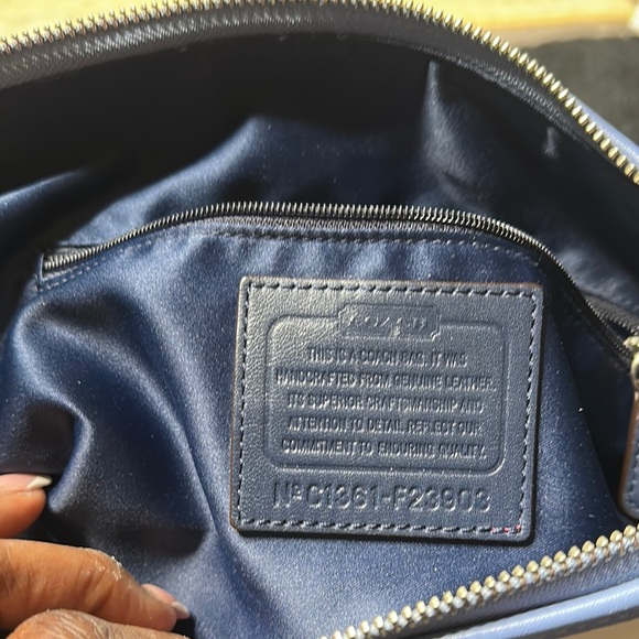 Elegant White and Blue Shoulder Bag with Textured Finish - Picture 7 of 11